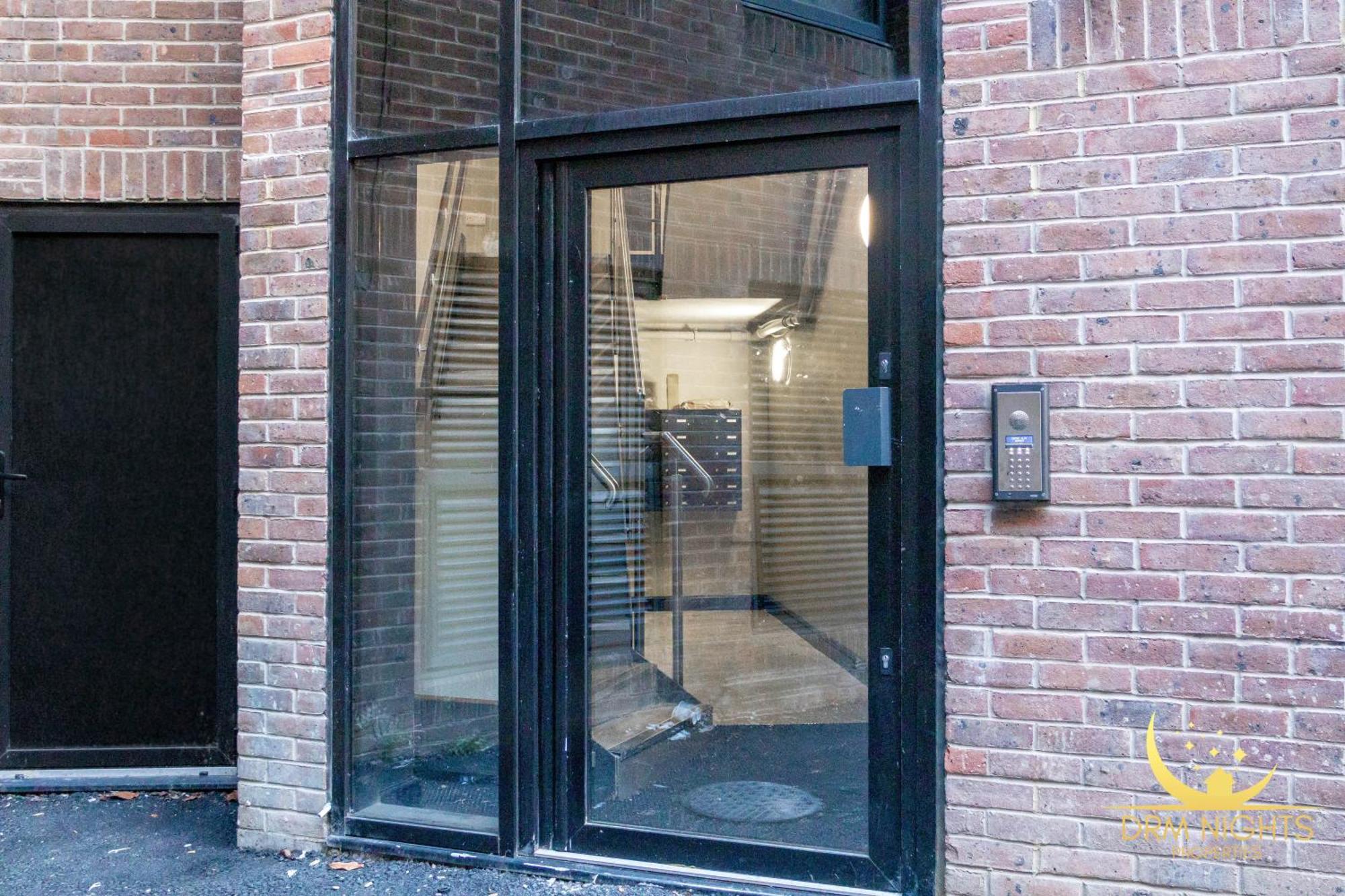 Modern 1-Bedroom Apartment In Leeds City Centre Sleeps 2 Central Station ภายนอก รูปภาพ